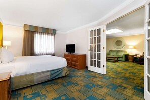 Suite Deluxe, 1 habitación, no fumadores (1 King) | Ropa de cama de alta calidad, escritorio, tabla de planchar con plancha