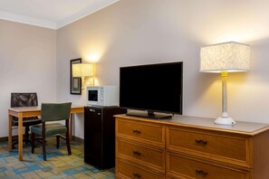 Zimmer, 1 King-Bett, Nichtraucher | Hochwertige Bettwaren, Schreibtisch, Bügeleisen/Bügelbrett