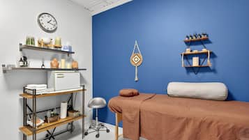 전신 트리트먼트, 페이셜 트리트먼트, 2 개의 트리트먼트룸, 매니큐어/페디큐어