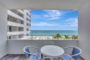 Deluxe Room, Ocean View | Premium bedding, in-room safe, desk, iron/ironing board - Ocean Manor Beach Hotel (Fort Lauderdale)