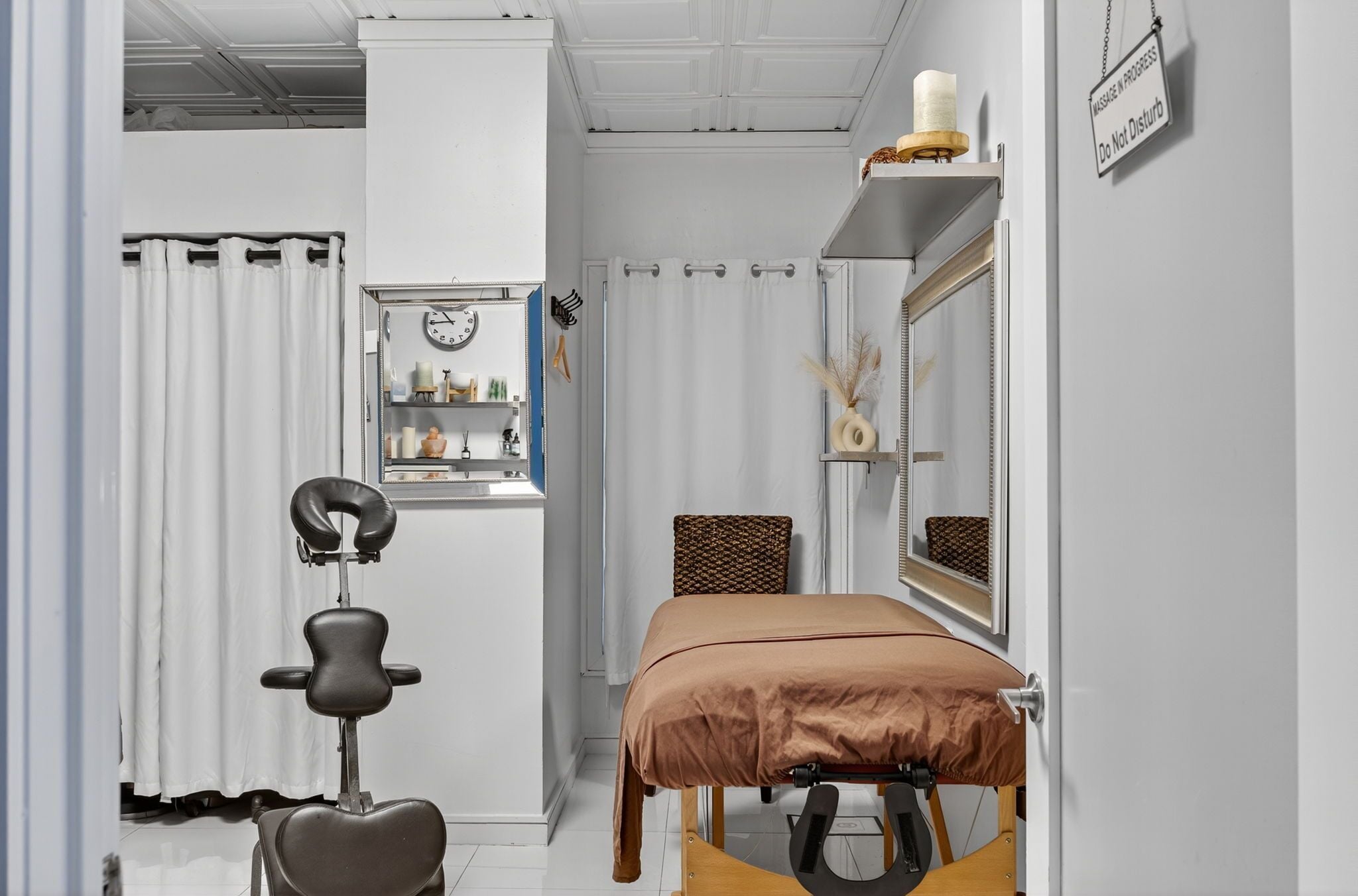 Body treatments, facials, 2 treatment rooms, manicures and pedicures