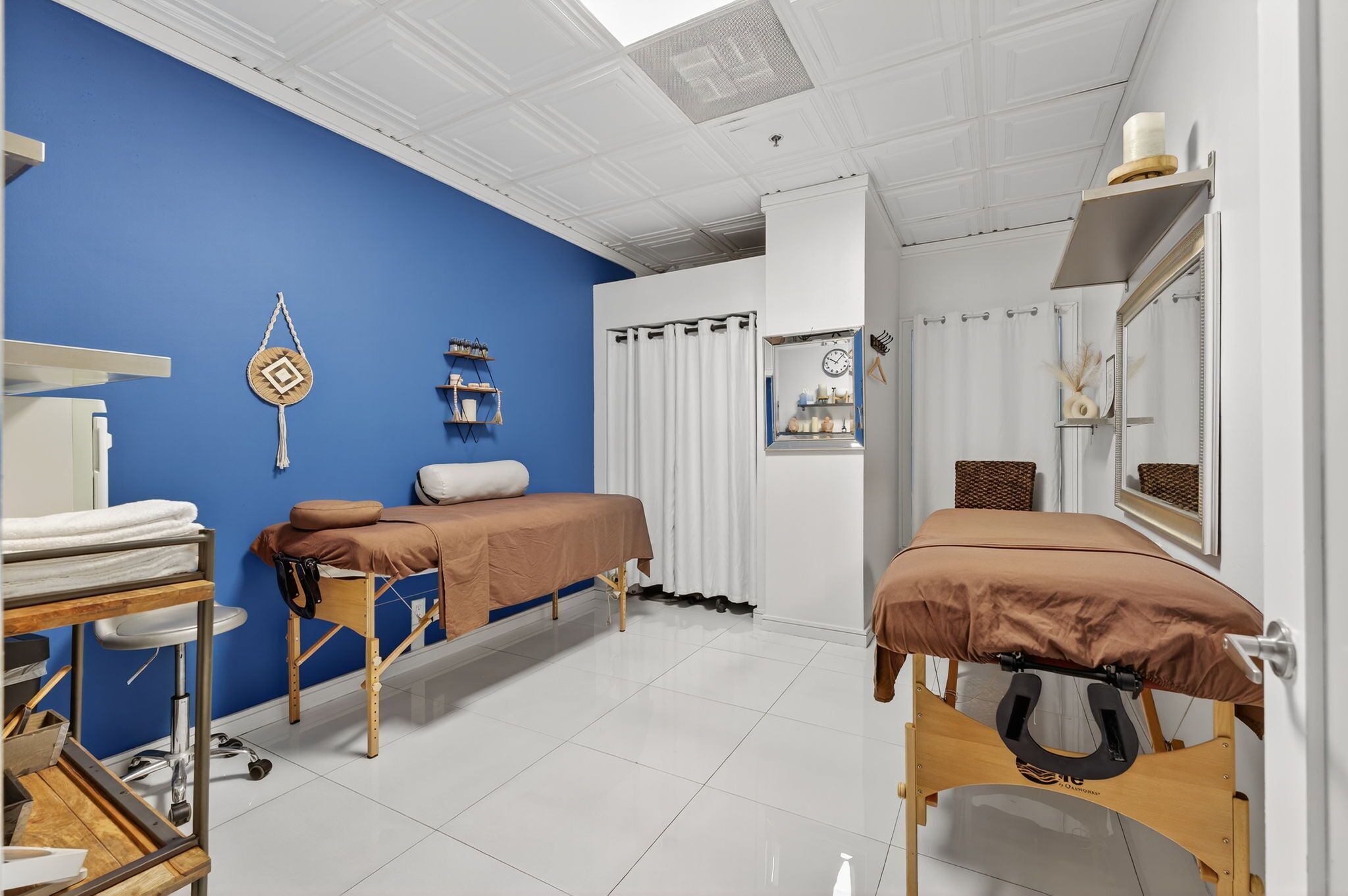 Tratamientos corporales, tratamientos faciales, 2 salas de tratamiento