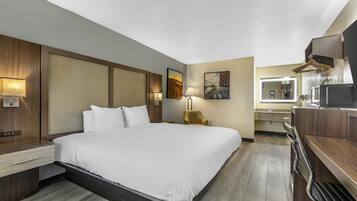 Standard Room, 1 King Bed, Smoking, Microwave | In-room safe, desk, laptop workspace, iron/ironing board