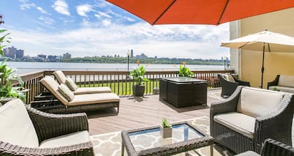 Comfort Inn Edgewater on Hudson River