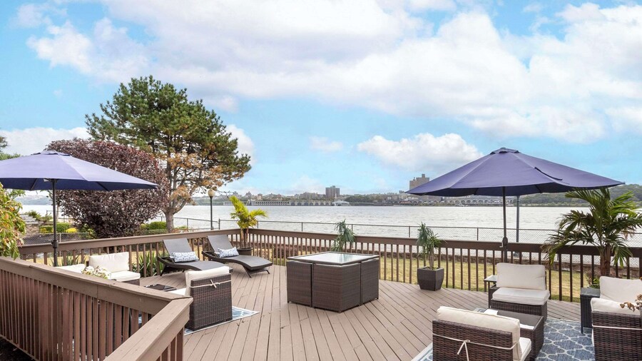 Comfort Inn Edgewater on Hudson River