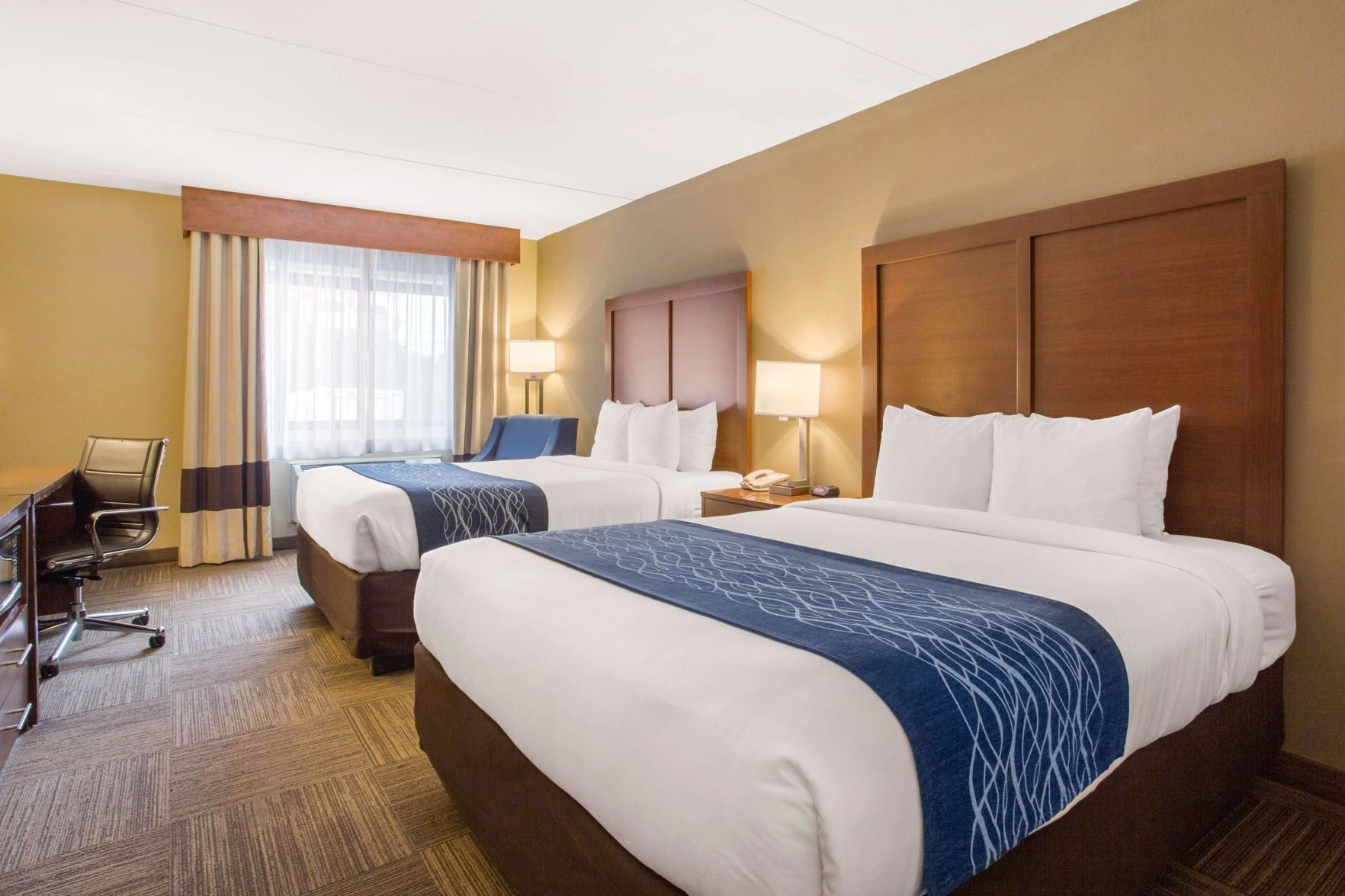 ตู้นิรภัยในห้องพัก, โต๊ะทำงาน, ผ้าม่านกันแสง, ห้องเก็บเสียง