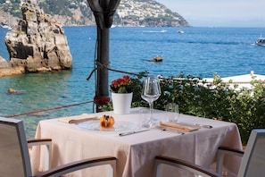 3 restaurants; lunch and dinner served - Hotel Le Agavi (Positano)
