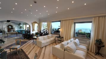 Coin salon dans le hall