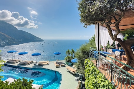 Seasonal outdoor pool. Hotel Le Agavi