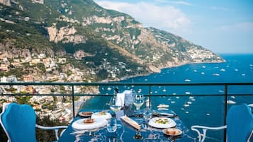 3 restauranter, lunsj og middag serveres, middelhavsretter