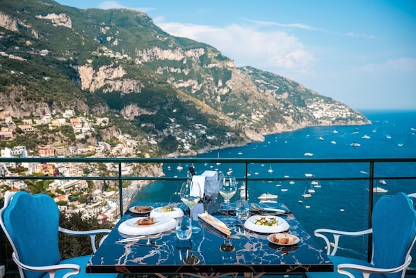 3 Restaurants; Mittagessen und Abendessen werden serviert