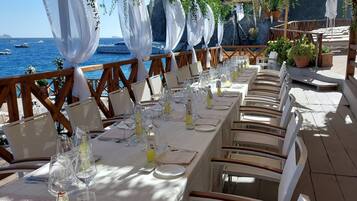 3 restaurantes; se sirve almuerzo y cena