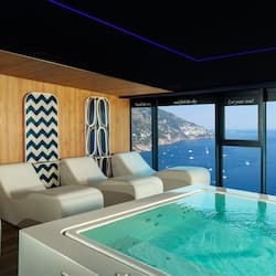 Indoor spa tub