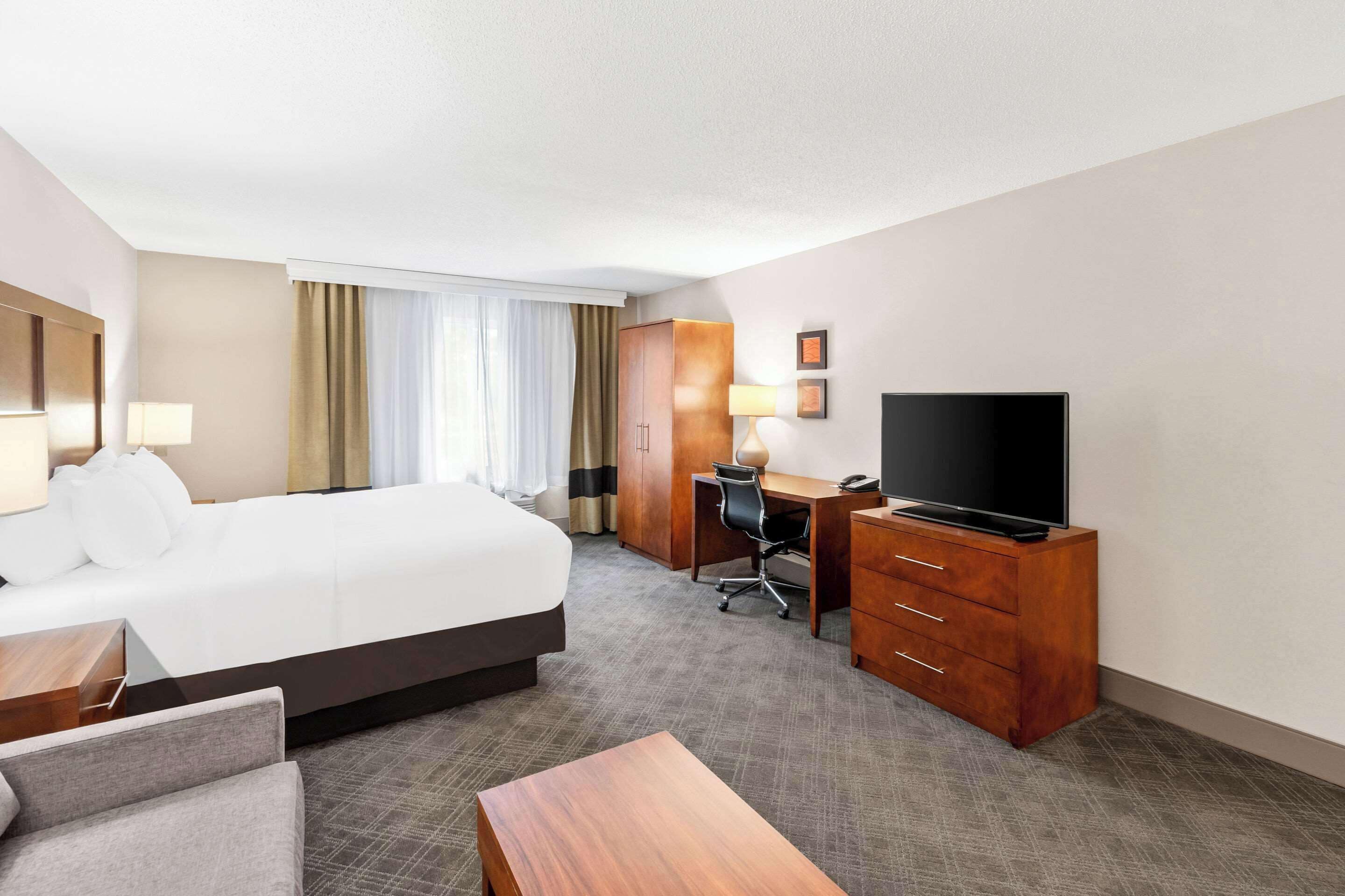 suite, 1 king bed, non smoking | premium bedding, in-room safe, desk, blackout curtains