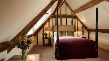 Suite, 1 Double Bed (Deluxe Suite) | In-room safe, desk, iron/ironing board, free WiFi