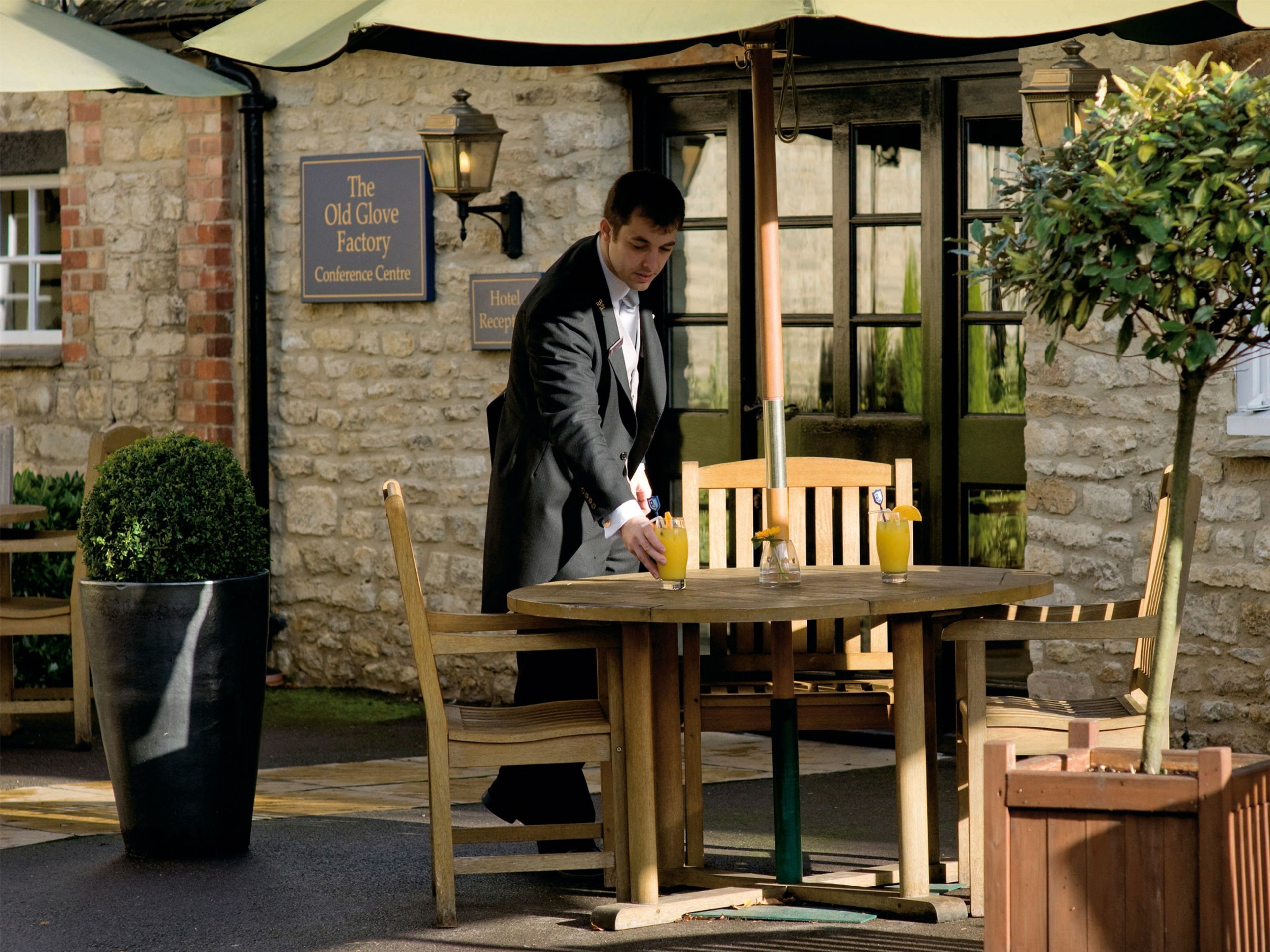 breakfast, lunch, dinner served; british cuisine