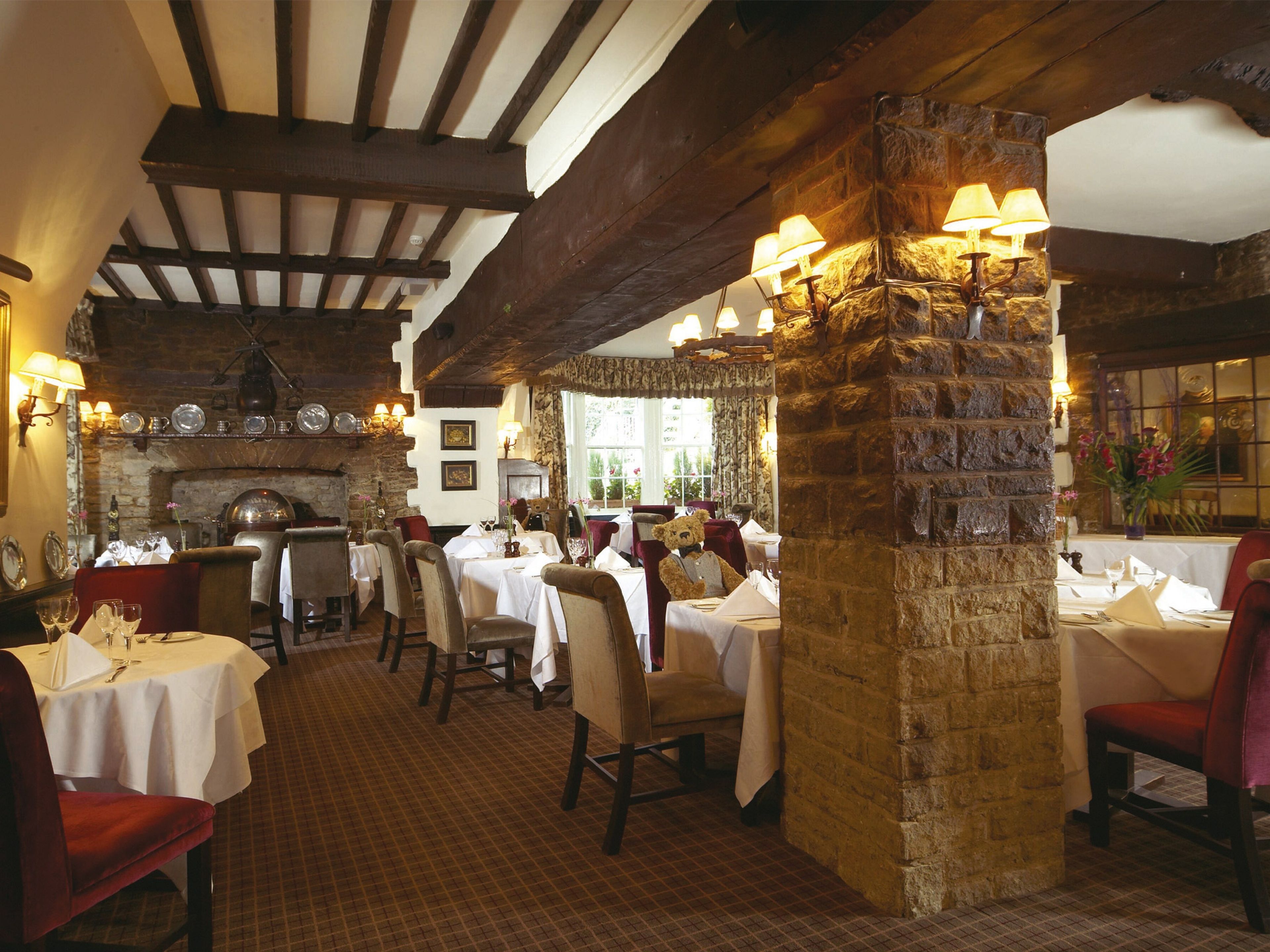 breakfast, lunch, dinner served; british cuisine