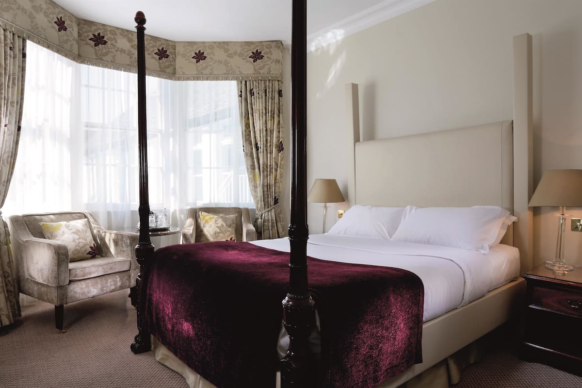In-room safe, desk, iron/ironing board, WiFi (free)