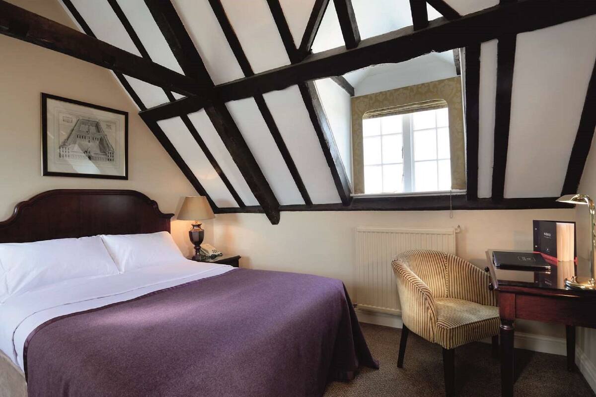 In-room safe, desk, iron/ironing board, free WiFi