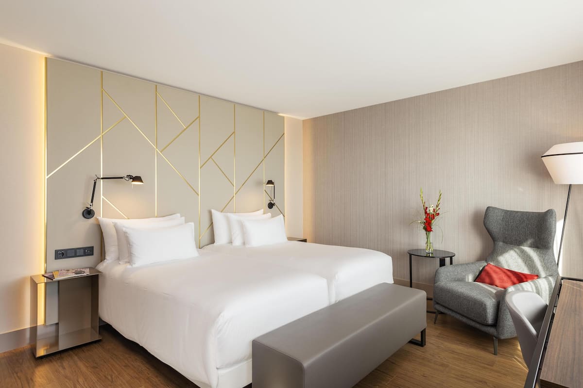 Premium bedding, minibar, in-room safe, desk