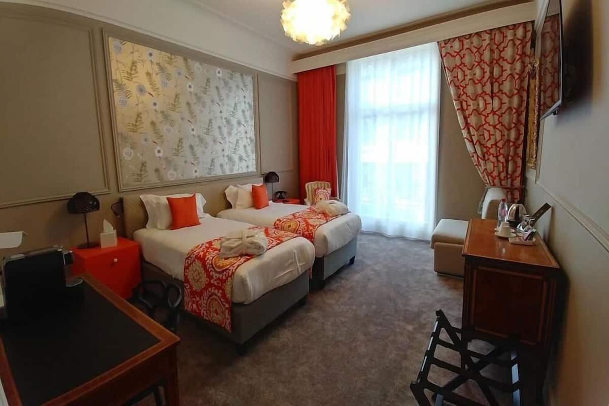 Chambre Classique Twin | Premium-sengetøj, pengeskab på værelset, individuel indretning