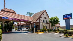 A Howard Johnson motel with a traditional design, featuring a tiled roof and a signboard. - Howard Johnson by Wyndham Norco (Norco)