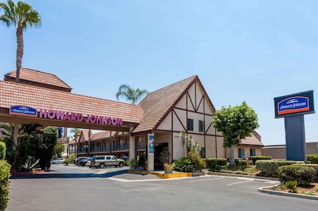 Exterior. Howard Johnson by Wyndham Norco