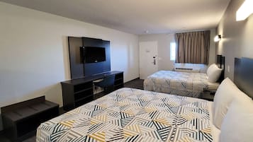 Chambre Deluxe, 2 grands lits, non-fumeurs, réfrigérateur et four à micro-ondes | Bureau, Wi-Fi gratuit, draps fournis