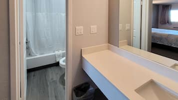 Combined shower/tub, free toiletries, towels, soap