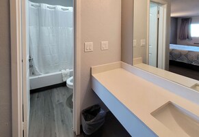 Combined shower/tub, free toiletries, towels, soap