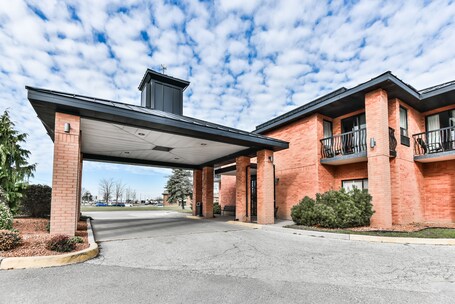 Ingresso della struttura. Travelodge by Wyndham Chatham