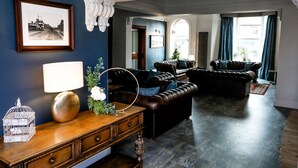 Lobby-lounge