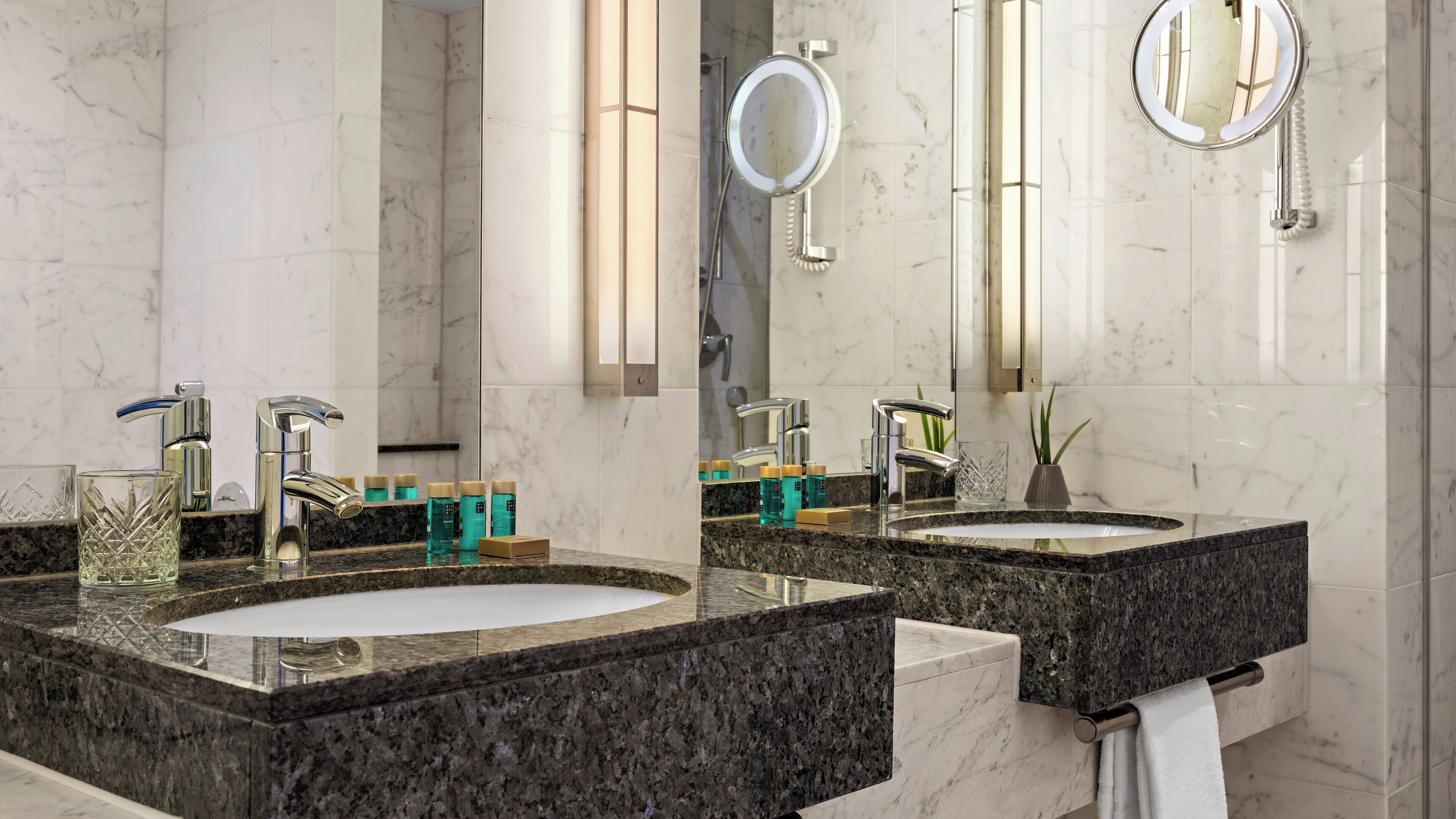 Photo - Crowne Plaza Berlin City Centre Ku'damm by IHG