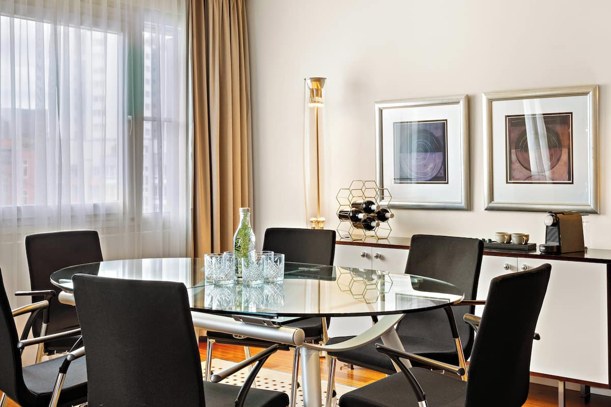 Suite Majestueuse, 1 trĂšs grand lit (Quiet High Floor)
