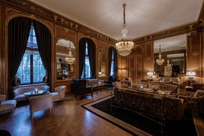 Cocktail bar