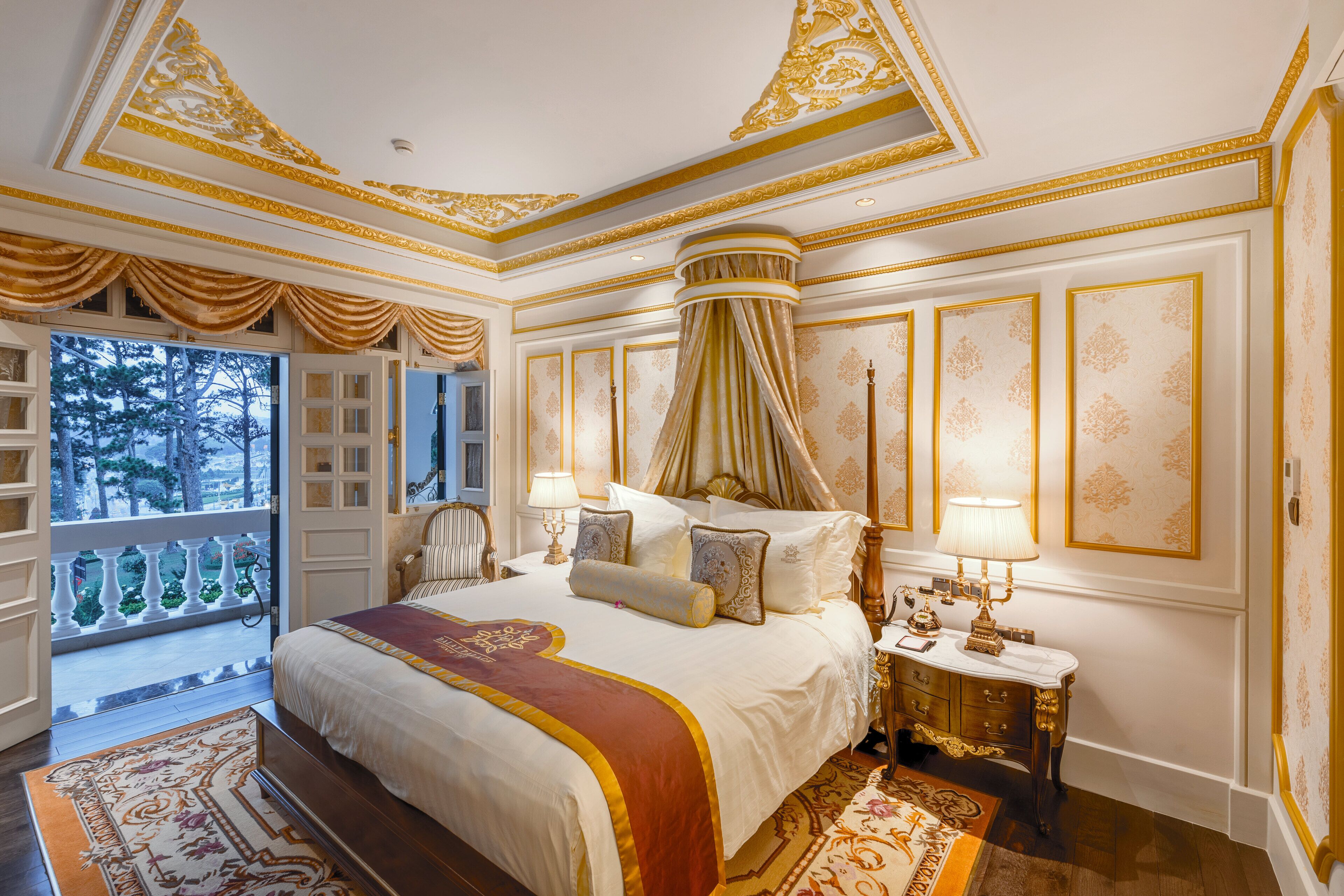 Royal Suite Room - Afternoon Tea | Minibar, in-room safe, desk, blackout curtains