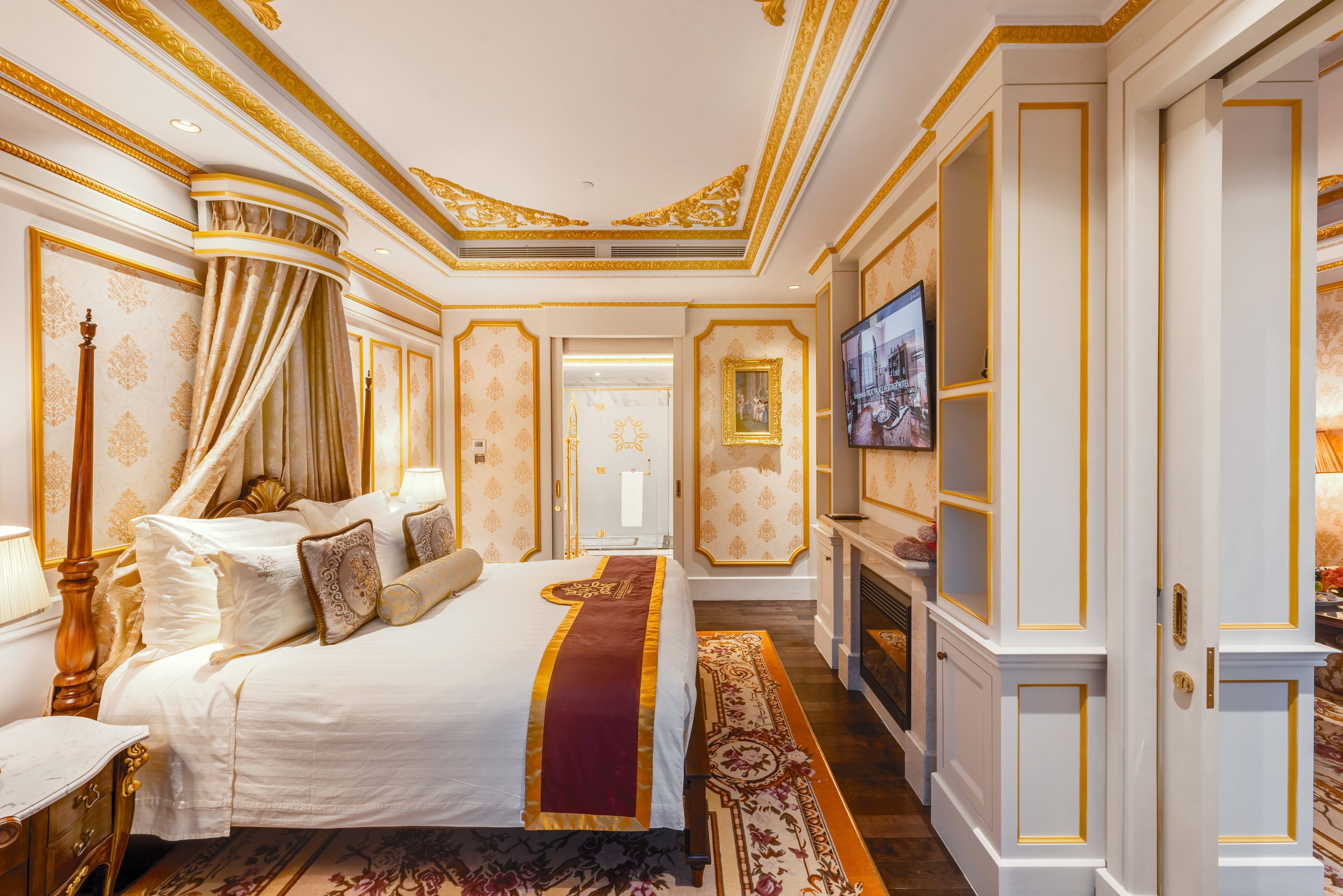 royal suite room - afternoon tea | 1 bedroom, minibar, in-room safe, desk