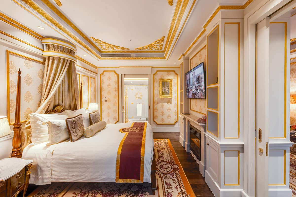 royal suite room - afternoon tea | 1 bedroom, minibar, in-room safe, desk
