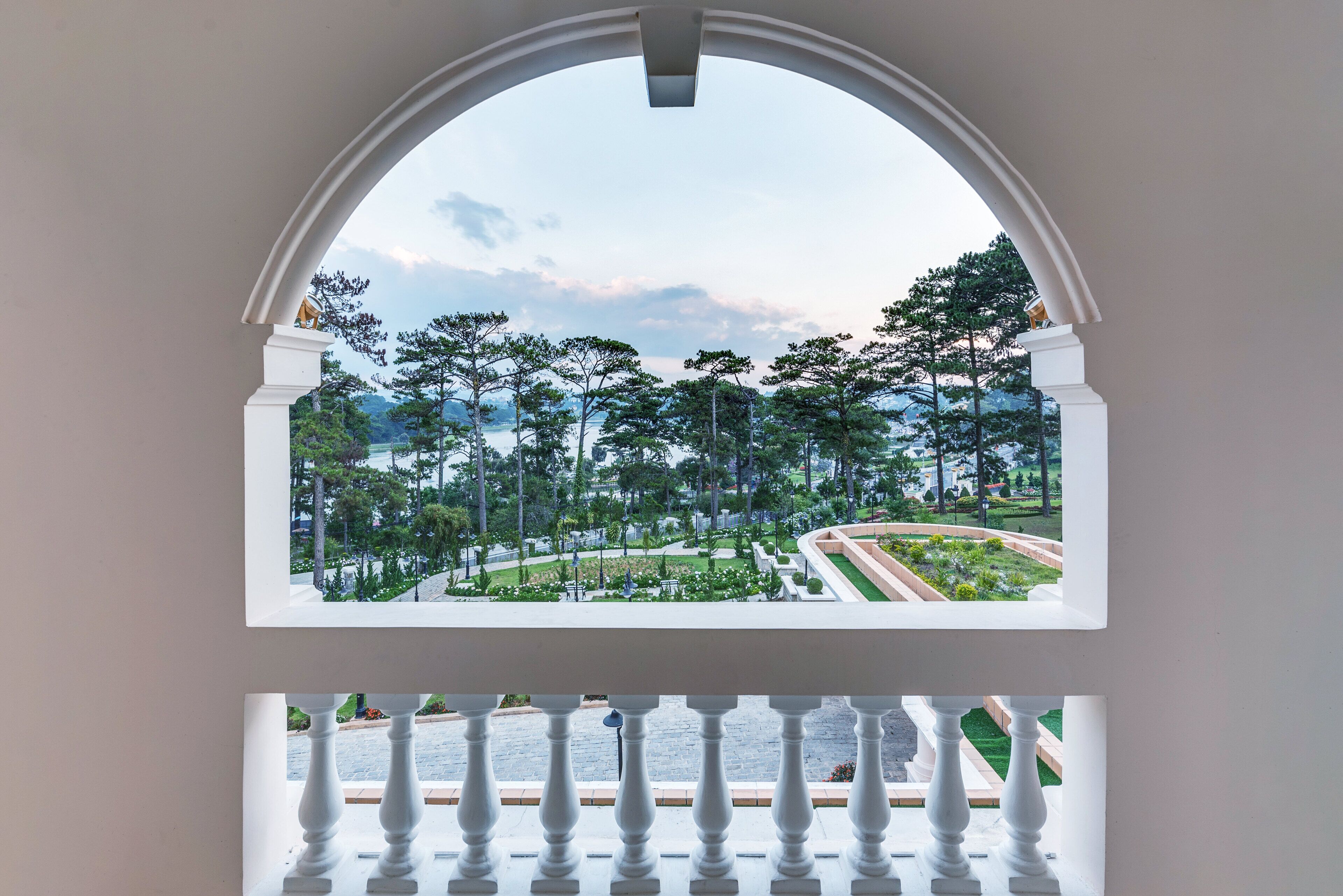 royal luxury room - afternoon tea | balcony view