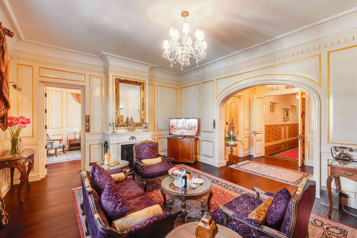 Presidential-Zimmer (Afternoon Tea) | Wohnbereich | 40-Zoll-LCD-Fernseher mit Kabelempfang, Fernseher