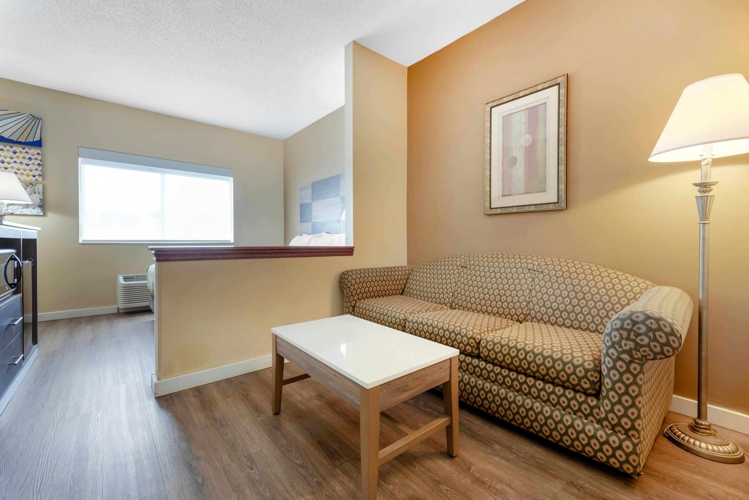 Suite, 1 Queen Bed, Non Smoking | Minibar, in-room safe, desk, free WiFi