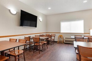 Free daily continental breakfast  - Quality Inn Bemidji (Bemidji)