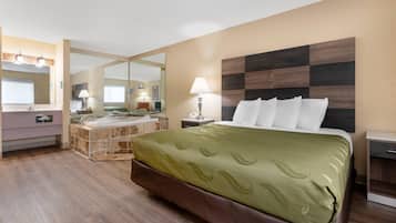 Suite, 1 King Bed, Non Smoking | Minibar, in-room safe, desk, free WiFi