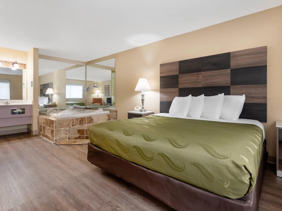 Phòng Suite, 1 giường cỡ king, không hút thuốc | Minibar, két bảo mật tại phòng, bàn