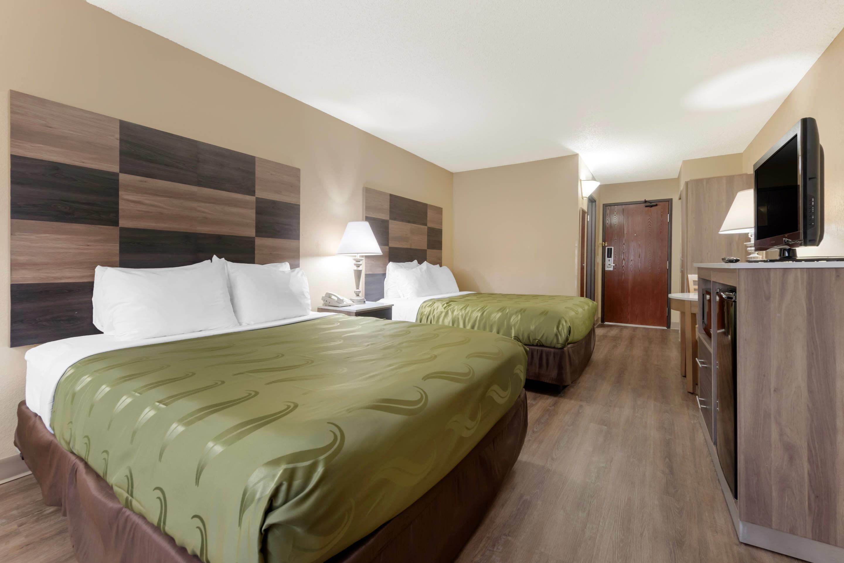 Habitación estándar, 2 camas de matrimonio, no fumadores | Minibar, caja fuerte, escritorio y wifi gratis