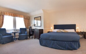 Caja de seguridad en la habitación y escritorio 