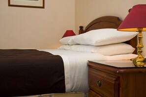 行政雙人房 | 客房內保險箱、書桌、熨斗/熨衣板、免費無線上網