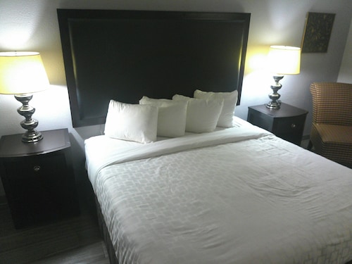 Carradoc Hall Hotel & Conference Center - Leesburg by The Red Collection 
