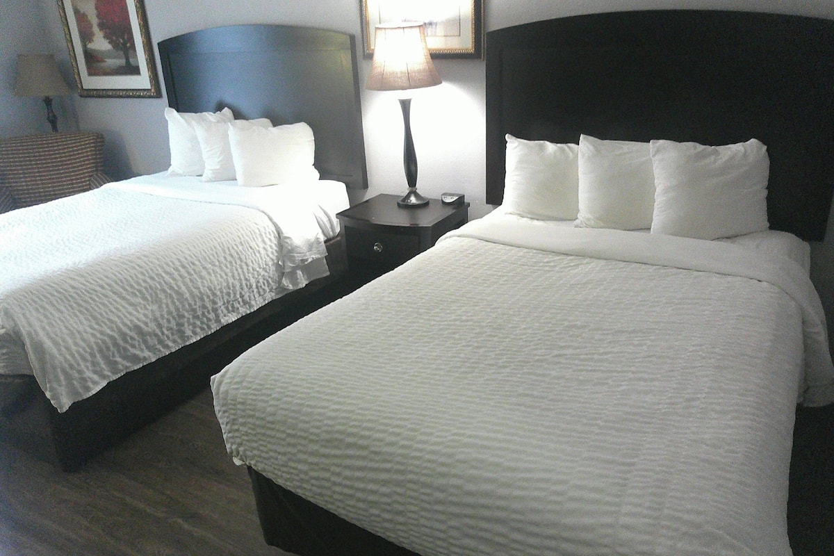 Superior-rum - 2 dubbelsängar - icke-rökare | Skrivbord, arbetsyta för laptop och mörkläggningsgardiner