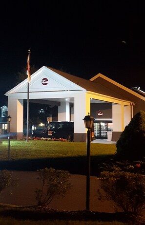 Terrace/patio - Clarion Hotel & Conference Center Leesburg (Leesburg)